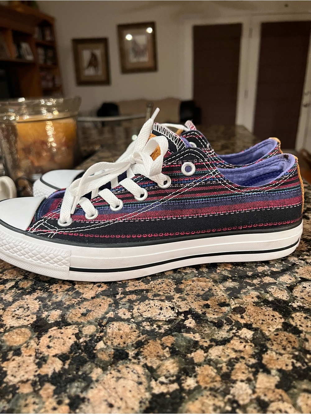 Converse Women’s Size 9 NWT - Picture 2 of 12
